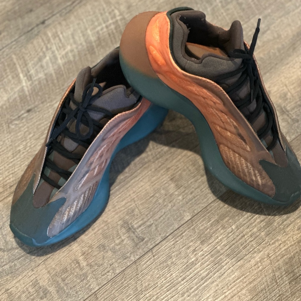 Yeezy 700 V3